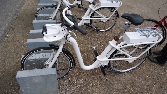 Electric bikes are available all around the city for about $3.50/hr and can be left at any kiosk after use.
